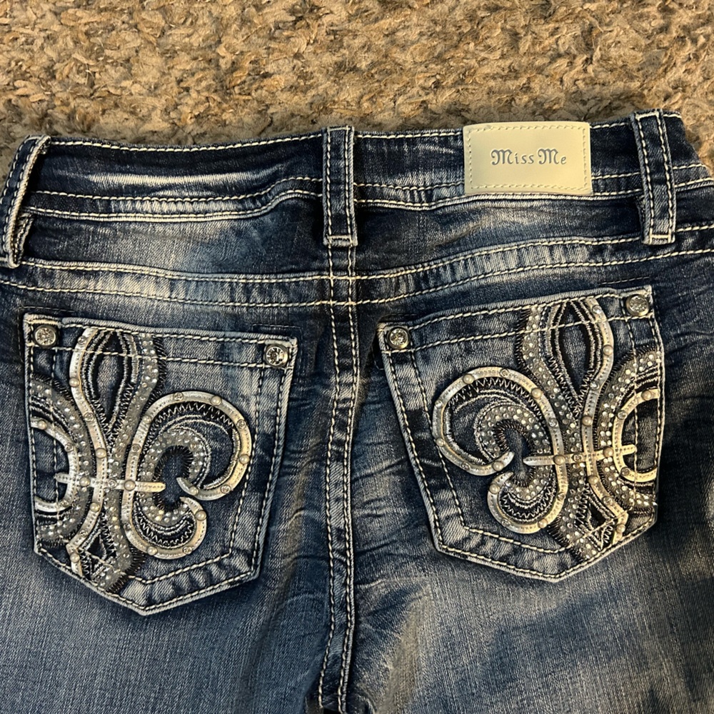 Size 29 Miss Me Capri
